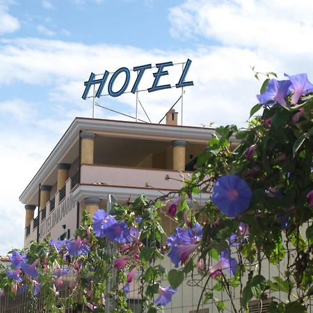 Hotel Baia Marina Orosei Exteriör bild