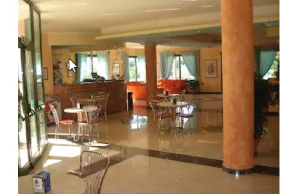 Hotel Baia Marina Orosei Exteriör bild