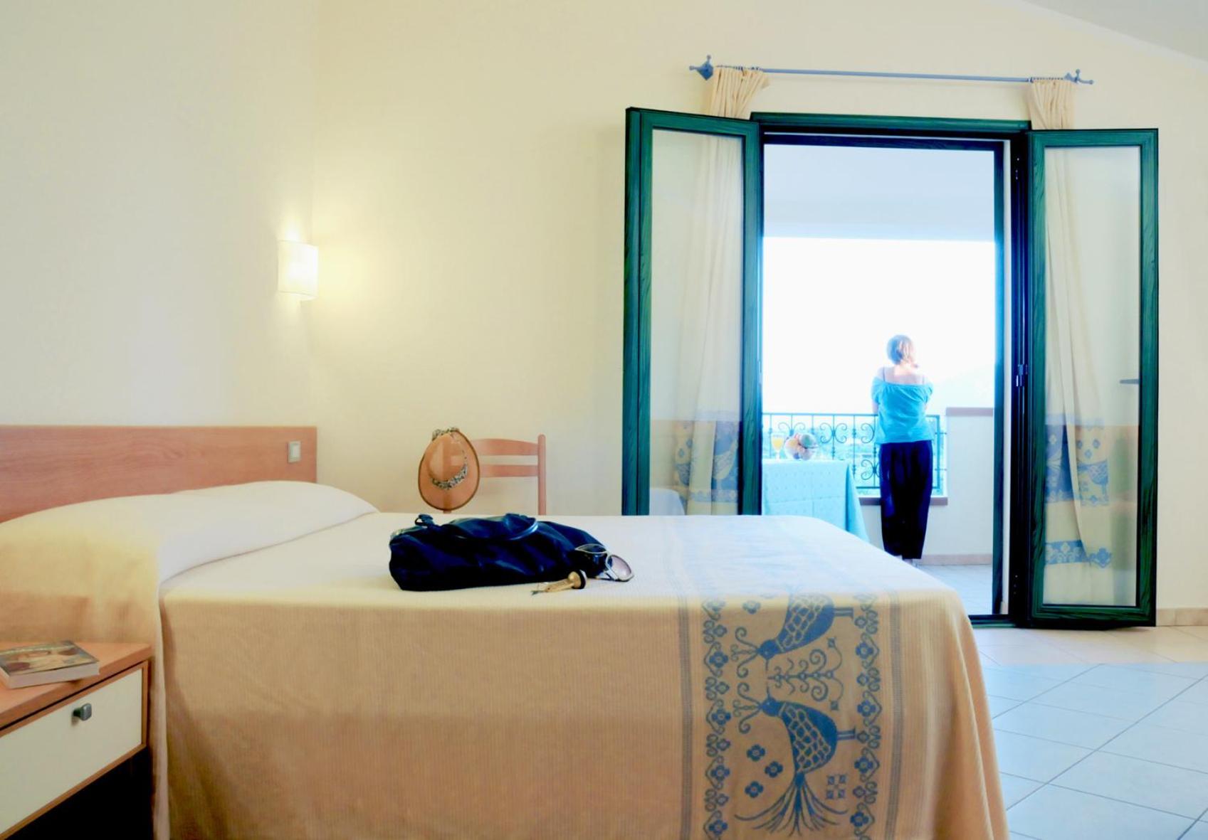 Hotel Baia Marina Orosei Exteriör bild