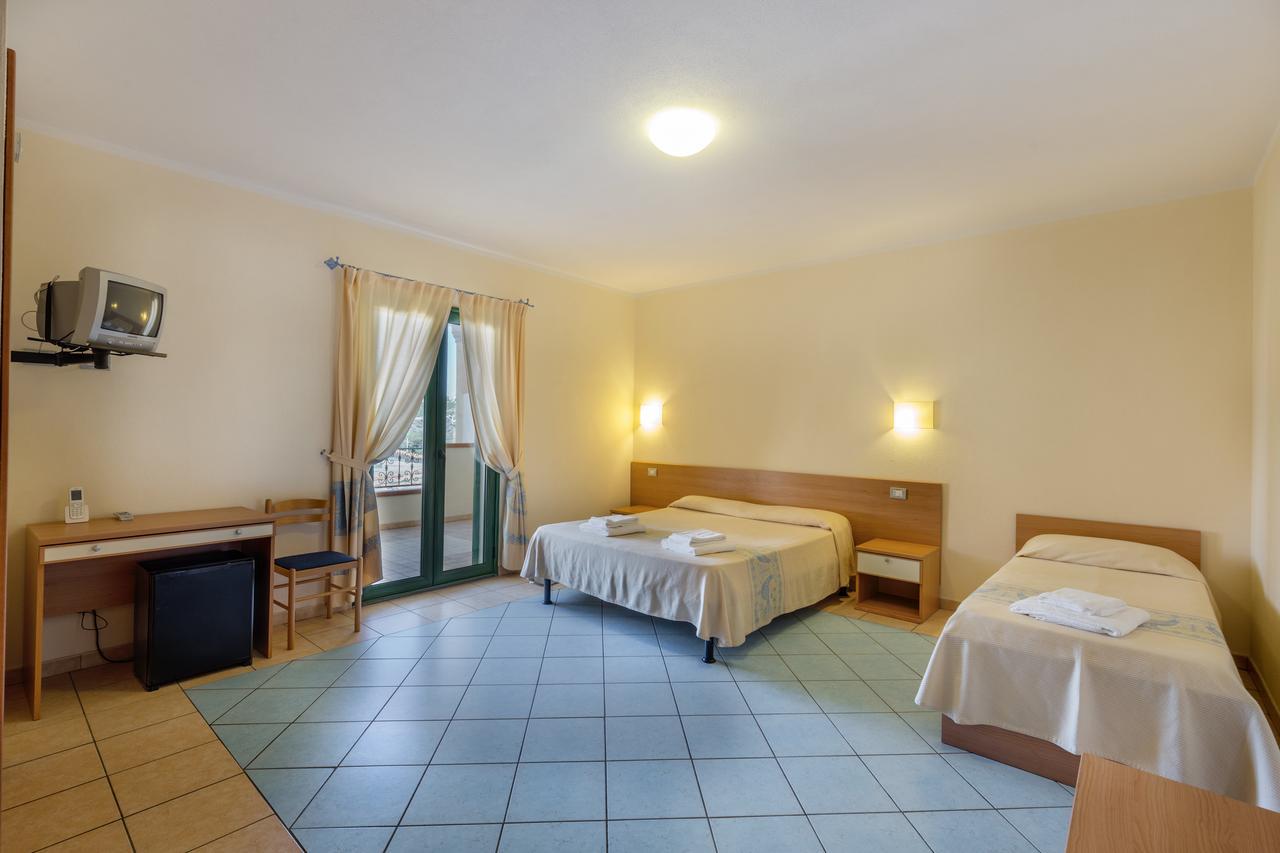 Hotel Baia Marina Orosei Exteriör bild