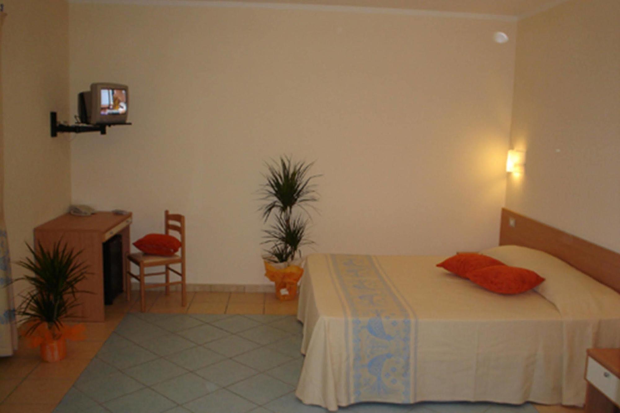 Hotel Baia Marina Orosei Exteriör bild